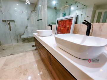 Casa de Lujo  con cine y alberca en venta en colinas de san javier