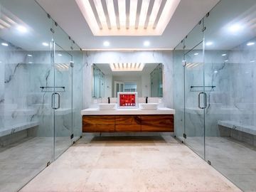 Casa de Lujo  con cine y alberca en venta en colinas de san javier