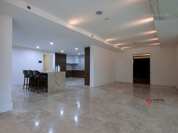 Casa de Lujo  con cine y alberca en venta en colinas de san javier