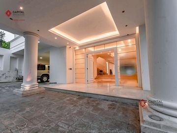 Casa de Lujo  con cine y alberca en venta en colinas de san javier