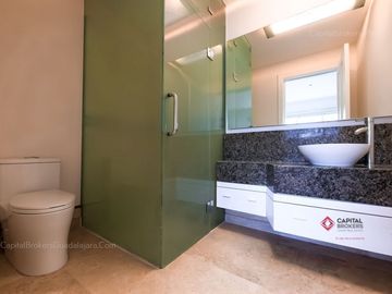 Casa de Lujo  con cine y alberca en venta en colinas de san javier