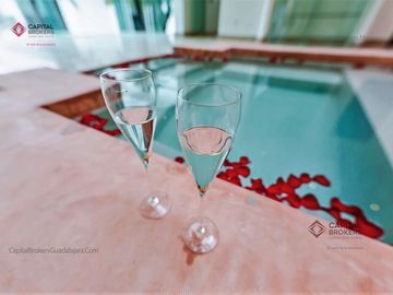 Casa de Lujo  con cine y alberca en venta en colinas de san javier