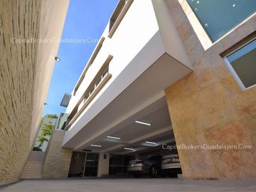 Residencia de Lujo con alberca en Alcazar Poniente
