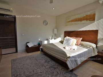 Residencia de Lujo con alberca en Alcazar Poniente