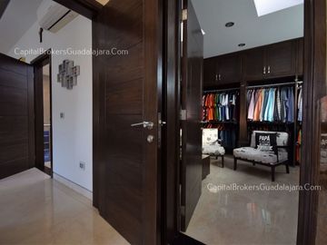 Residencia de Lujo con alberca en Alcazar Poniente