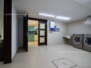 Residencia de Lujo con alberca en Alcazar Poniente