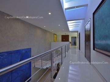 Residencia de Lujo con alberca en Alcazar Poniente