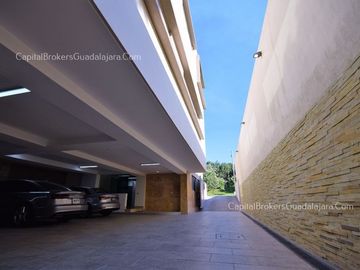Residencia de Lujo con alberca en Alcazar Poniente