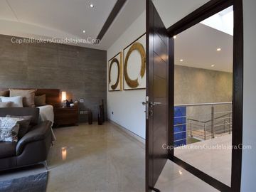 Residencia de Lujo con alberca en Alcazar Poniente
