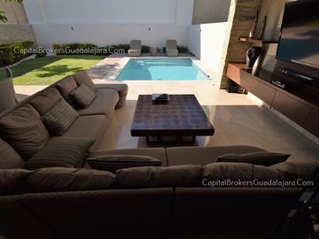 Residencia de Lujo con alberca en Alcazar Poniente