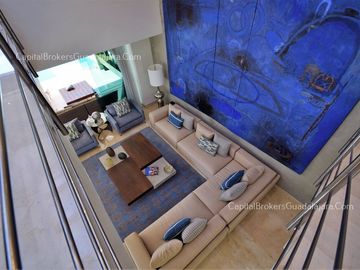 Residencia de Lujo con alberca en Alcazar Poniente