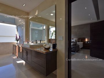 Residencia de Lujo con alberca en Alcazar Poniente