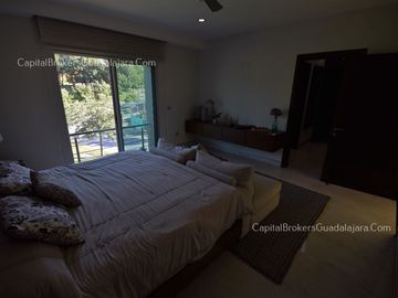 Residencia de Lujo con alberca en Alcazar Poniente
