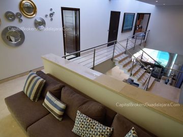 Residencia de Lujo con alberca en Alcazar Poniente