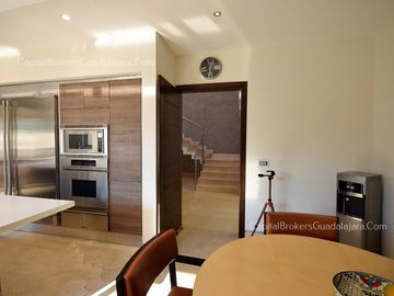 Residencia de Lujo con alberca en Alcazar Poniente