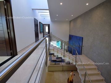 Residencia de Lujo con alberca en Alcazar Poniente