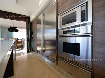 Residencia de Lujo con alberca en Alcazar Poniente