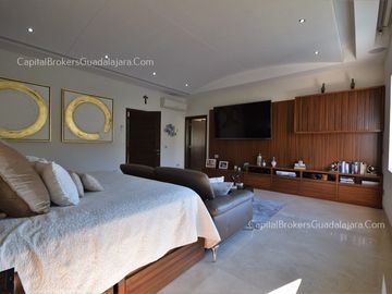 Residencia de Lujo con alberca en Alcazar Poniente