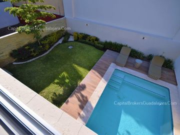 Residencia de Lujo con alberca en Alcazar Poniente