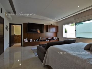 Residencia de Lujo con alberca en Alcazar Poniente