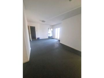 Departamento céntrico de 3 dormitorios con cochera