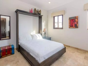 Casa con jardín, Jacuzzi con vista al mar y  pergola con area para sentarse, ven