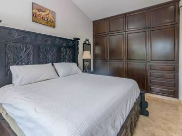 Casa con jardín, Jacuzzi con vista al mar y  pergola con area para sentarse, ven