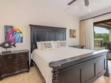 Casa con jardín, Jacuzzi con vista al mar y  pergola con area para sentarse, ven