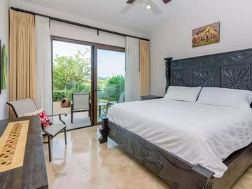 Casa con jardín, Jacuzzi con vista al mar y  pergola con area para sentarse, ven