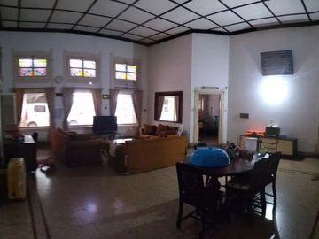 Rumah Tengah Kota Strategis Jalan Serayu Darmo Surabaya