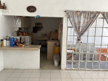 CASA CON ALBERCA, A UNOS MINUTOS DEL CENTRO DE YAUTEPEC, MORELOS