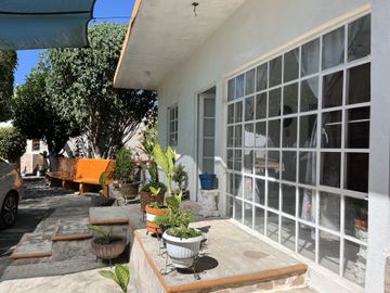 CASA CON ALBERCA, A UNOS MINUTOS DEL CENTRO DE YAUTEPEC, MORELOS
