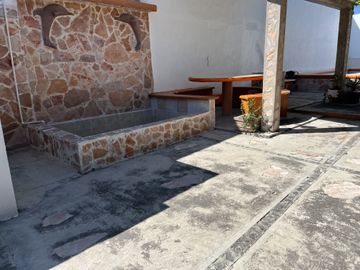CASA CON ALBERCA, A UNOS MINUTOS DEL CENTRO DE YAUTEPEC, MORELOS