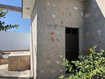 CASA CON ALBERCA, A UNOS MINUTOS DEL CENTRO DE YAUTEPEC, MORELOS