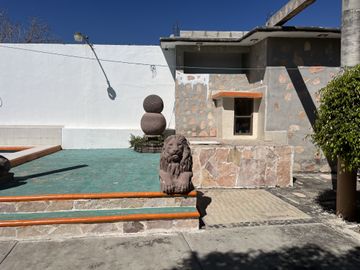 CASA CON ALBERCA, A UNOS MINUTOS DEL CENTRO DE YAUTEPEC, MORELOS
