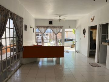 CASA CON ALBERCA, A UNOS MINUTOS DEL CENTRO DE YAUTEPEC, MORELOS
