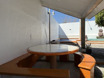 CASA CON ALBERCA, A UNOS MINUTOS DEL CENTRO DE YAUTEPEC, MORELOS
