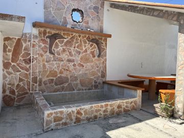CASA CON ALBERCA, A UNOS MINUTOS DEL CENTRO DE YAUTEPEC, MORELOS