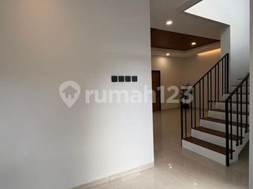 Rumah Modern Bonus Kitchen Set & Cooker Hood BSD Kencana Loka