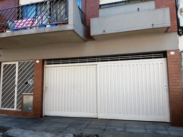 NUEVO PRECIO - PH en Venta en Caballito 3 ambientes al frente c balcón, cochera para 2 autos, 2° por escalera, 95 m2 + balcón - Ortega 900 (alt Rojas 