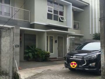 Rumah second cantik 2 lt strategis di Pondok Karya Tang Sel 4 M