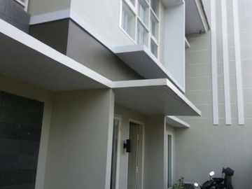 Rumah second cantik 2 lt strategis di Pondok Karya Tang Sel 4 M