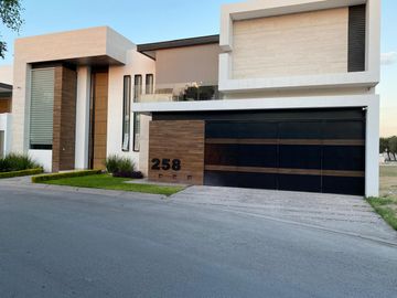 CASA EN VENTA EN HACIENDA EL ROSARIO