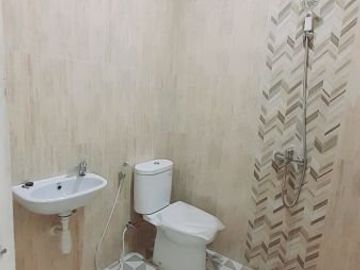 Rumah Baru di Gayung Kebonsari Tinggal 1 Unit Butuh Cepat