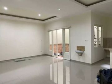 Rumah Baru di Gayung Kebonsari Tinggal 1 Unit Butuh Cepat