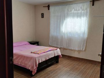 VENTA Casa con Departamento independiente, 2 o 3 recamaras, cisterna, portón.
