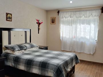 VENTA Casa con Departamento independiente, 2 o 3 recamaras, cisterna, portón.