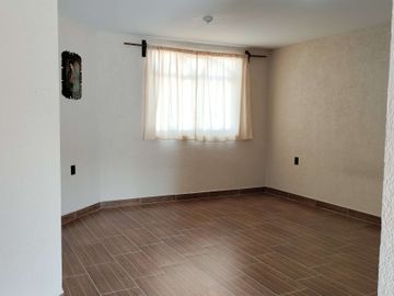 VENTA Casa con Departamento independiente, 2 o 3 recamaras, cisterna, portón.
