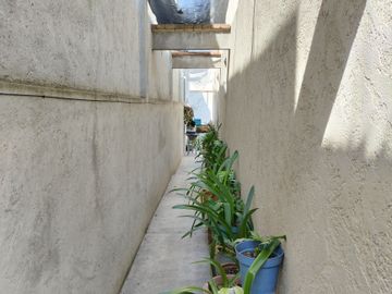 VENTA Casa con Departamento independiente, 2 o 3 recamaras, cisterna, portón.