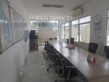 SHOWROOM MOBIL Lokasi Strategis Di Jl Jend Sudirman Kranji
